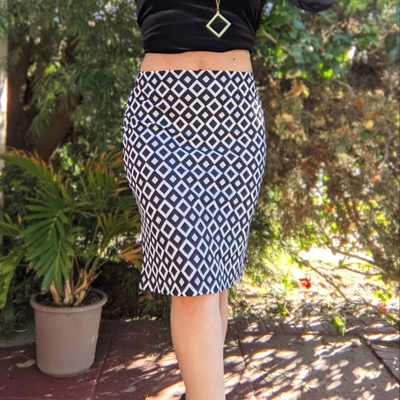 90s/Y2K Optical Print Skirt - Picture 6 of 6